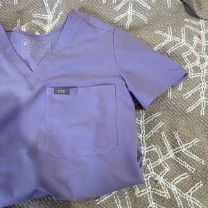 Figs scrub top